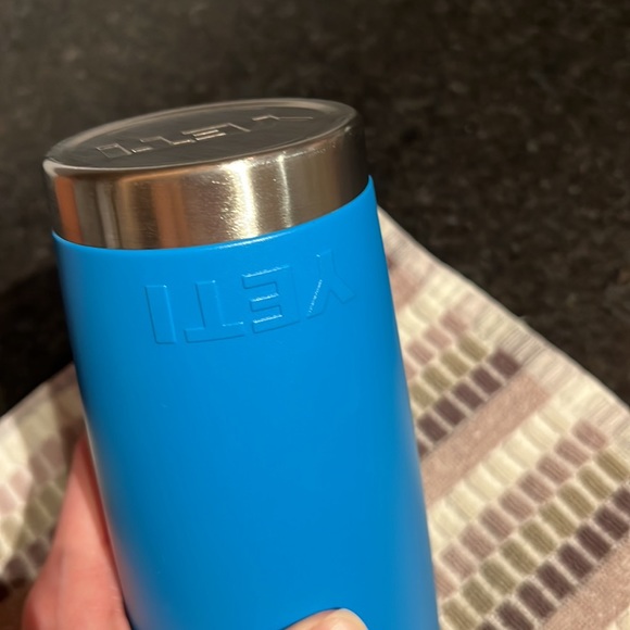 Yeti 20oz Tumbler - Picture 5 of 6